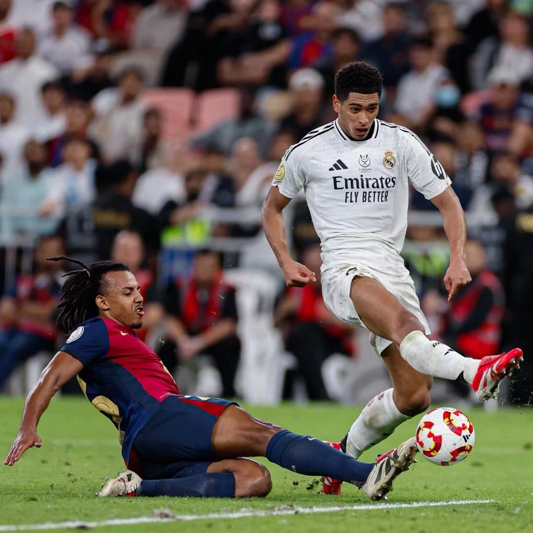 kaiyun官方入口登录-西甲：皇马稳居榜首，巴塞罗那紧追不舍